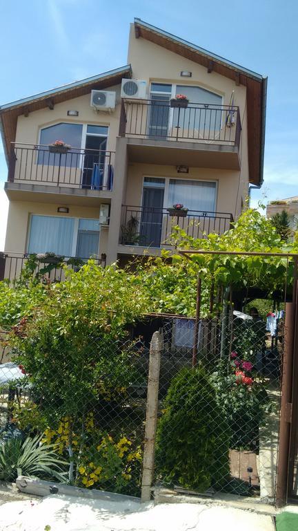 Faina Guest House Rezovo Exterior photo